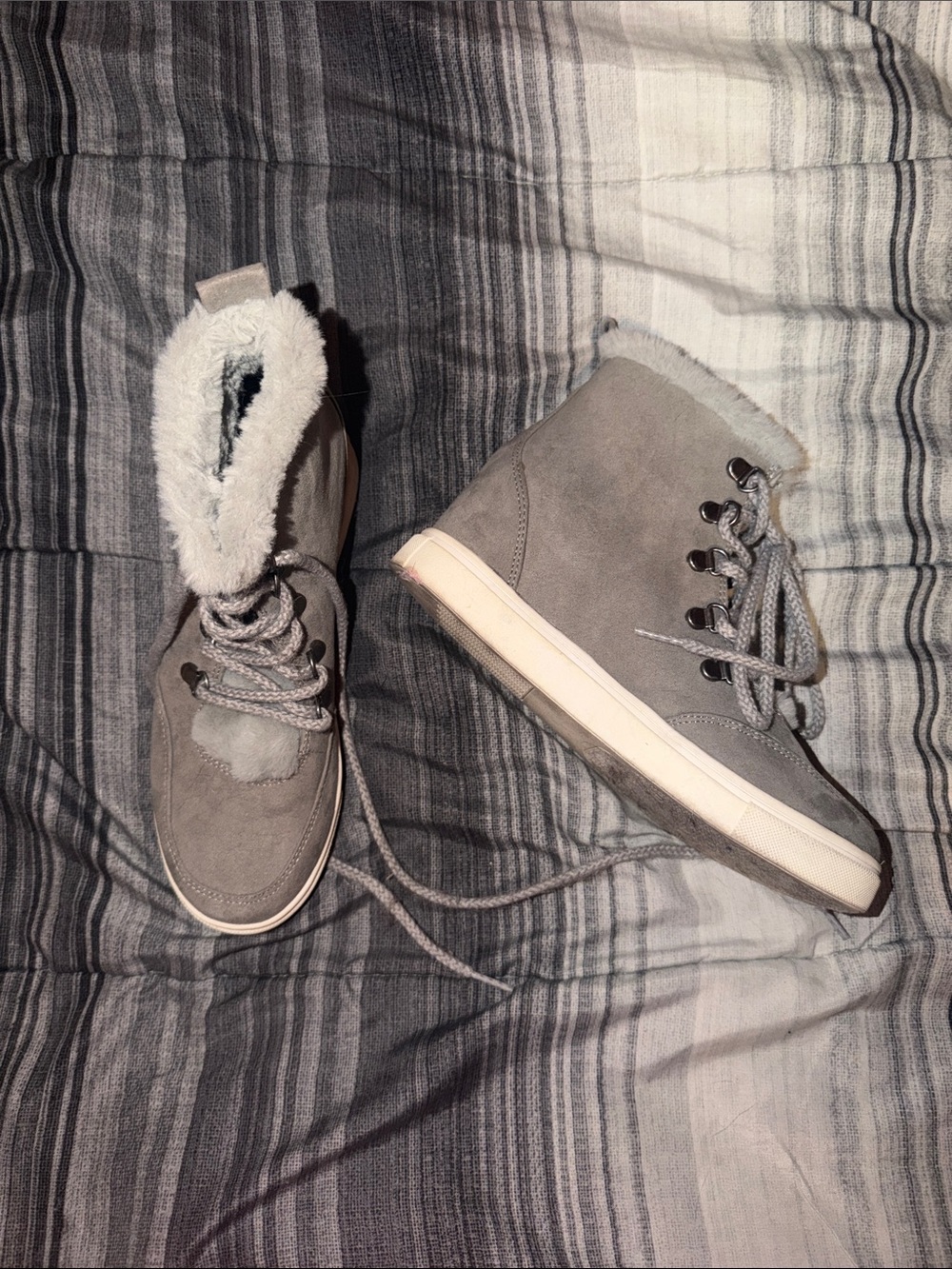 Women’s Gray Faux-Fur Lined Lace-Up Winter Sneakers